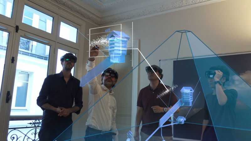 Badanie piramidy za pomocą HoloLens