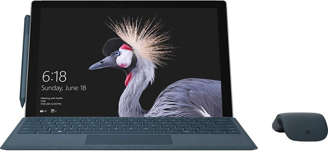 Jedno ze zdjęć Surface Pro, na którym widać akcesoria