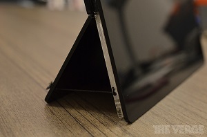 Zdjęcie, na którym widnieje sznurek ograniczający podstawkę Kickstand