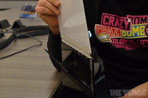 Zdjęcie, na którym zaprezentowano magnesy przytrzymujące klawiaturę Touch Cover