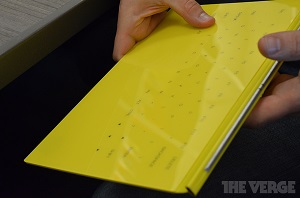 Zdjęcie zółtego prototypu klawiatury Touch Cover