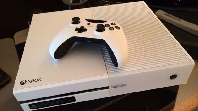 Xbox One - White