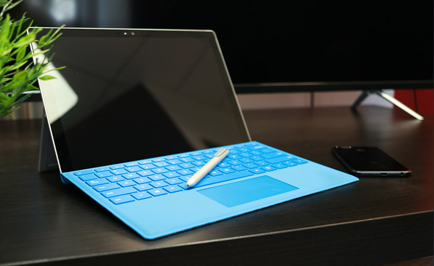 Surface Pro 4 z zestawem aktualizacji sterowników i firmware'u