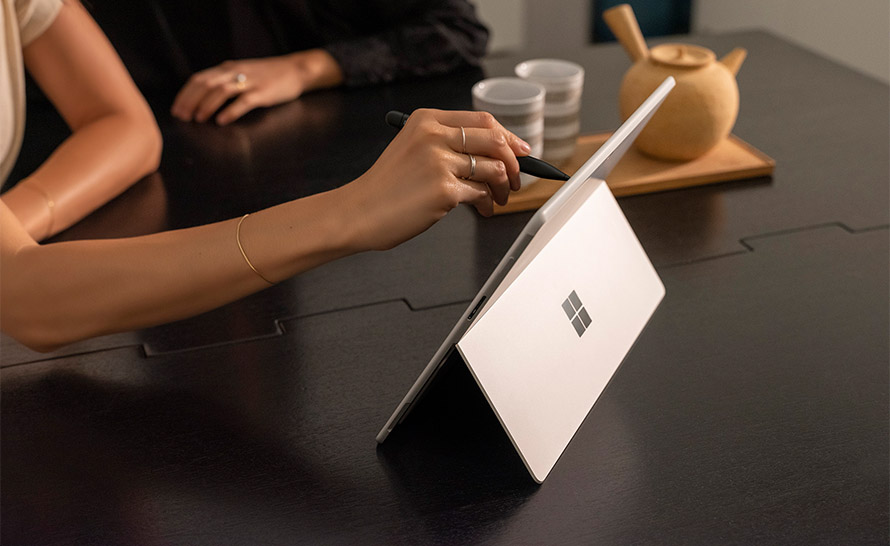 Surface Pro X (Wi-Fi) z lipcową aktualizacją firmware'u i sterowników