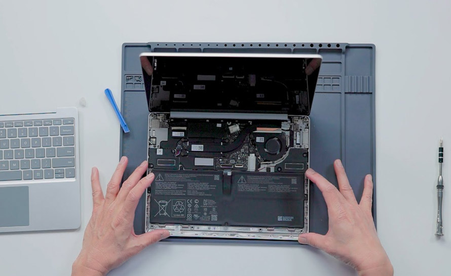 Jak samodzielnie naprawić Surface Laptop Go 2? Nowy poradnik wideo