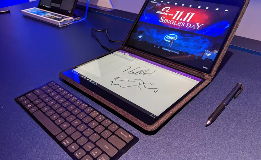 Surface z podwójnym ekranem może trafić na rynek już w przyszłym roku. Premiera jeszcze w 2019?