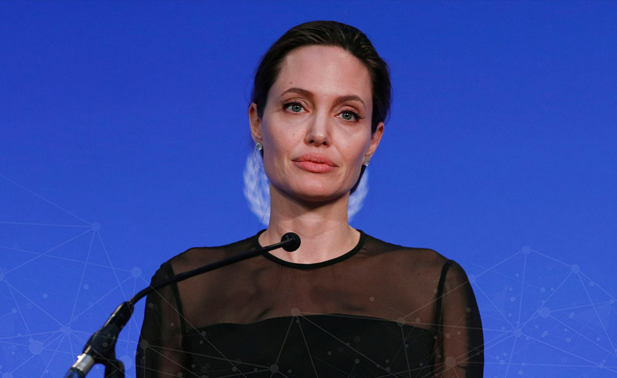 Microsoft dołącza do Angeliny Jolie w walce z fake newsami
